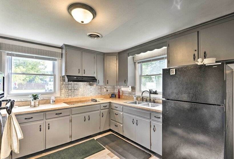 Quiet New York Retreat < 7 Miles To Skiing!