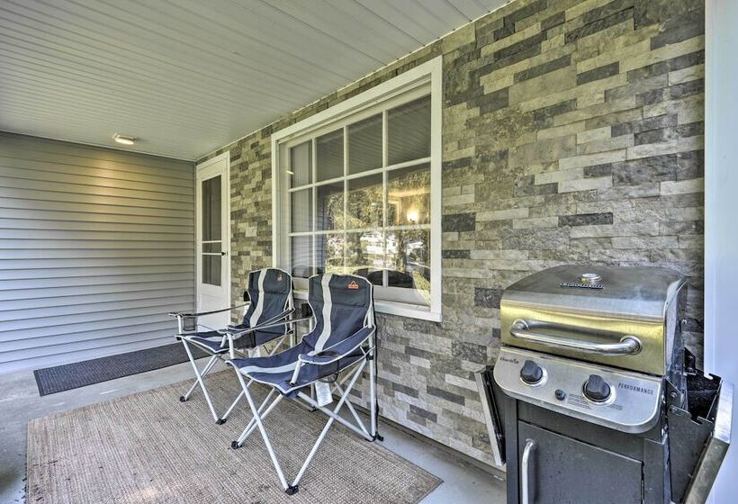 Quiet New York Retreat < 7 Miles To Skiing!