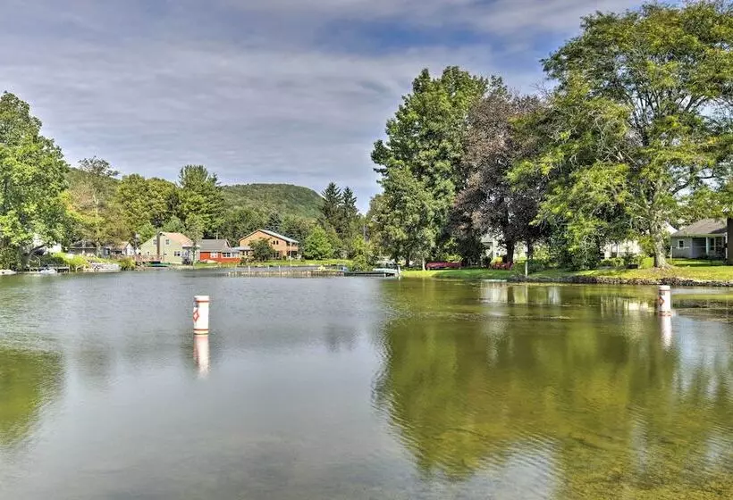 Quiet New York Retreat < 7 Miles To Skiing!