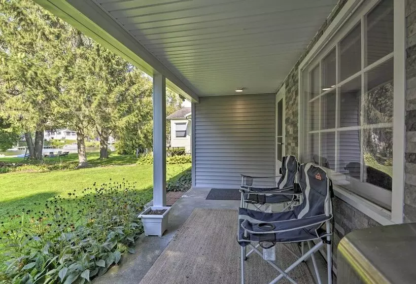 Quiet New York Retreat < 7 Miles To Skiing!