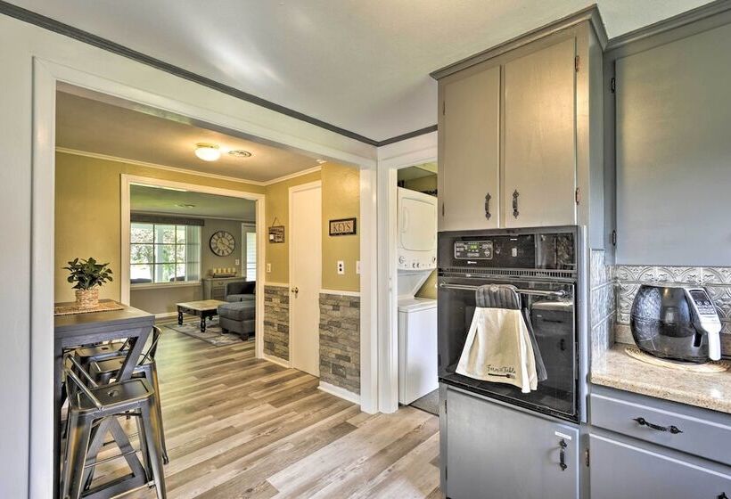 Quiet New York Retreat < 7 Miles To Skiing!