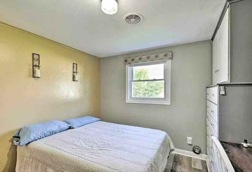 Quiet New York Retreat < 7 Miles To Skiing!