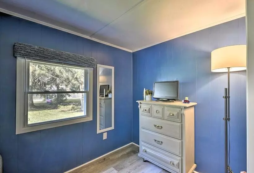 Quiet New York Retreat < 7 Miles To Skiing!