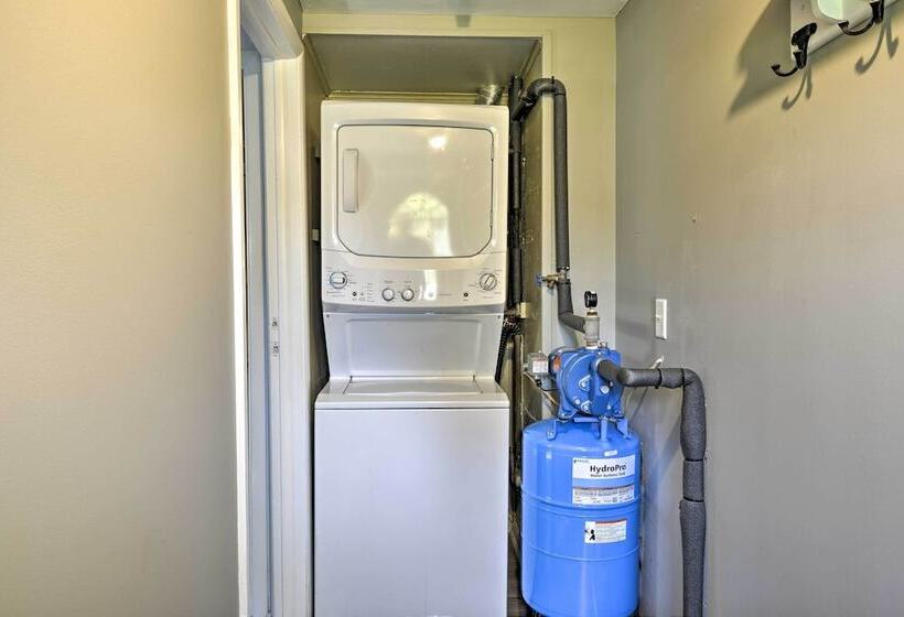 Quiet New York Retreat < 7 Miles To Skiing!