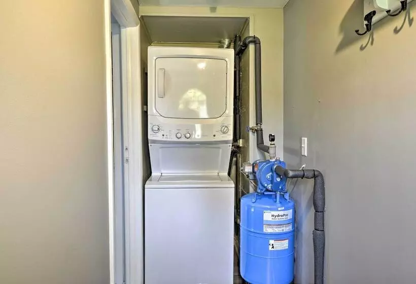 Quiet New York Retreat < 7 Miles To Skiing!