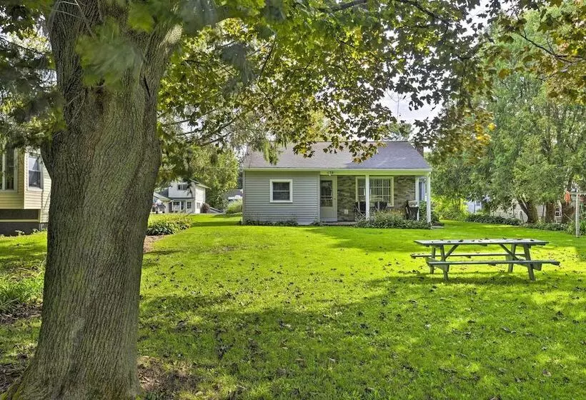 Quiet New York Retreat < 7 Miles To Skiing!