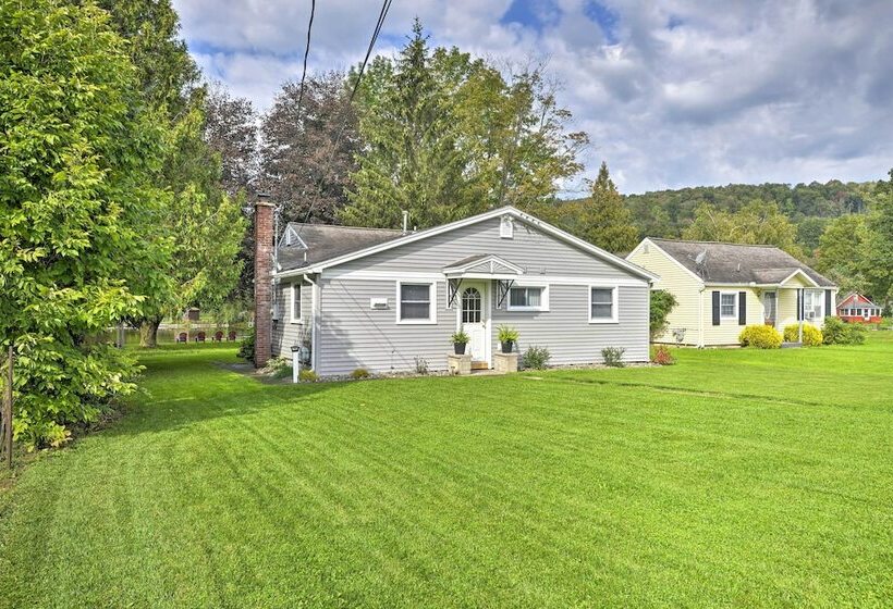 Quiet New York Retreat < 7 Miles To Skiing!