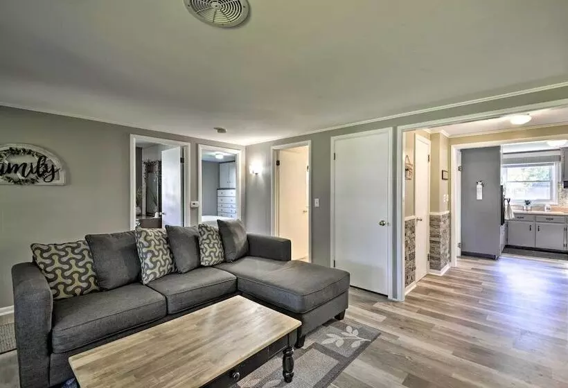 Quiet New York Retreat < 7 Miles To Skiing!