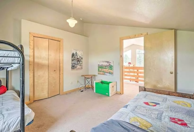 Rustic Florissant Cabin: 4 Acres & Mountain View!