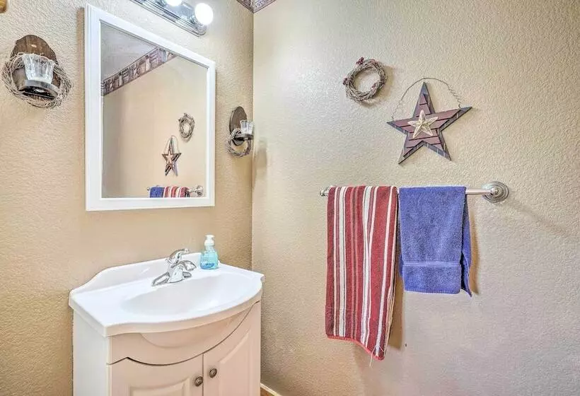 Rustic Florissant Cabin: 4 Acres & Mountain View!