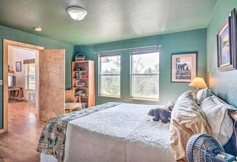 Rustic Florissant Cabin: 4 Acres & Mountain View!