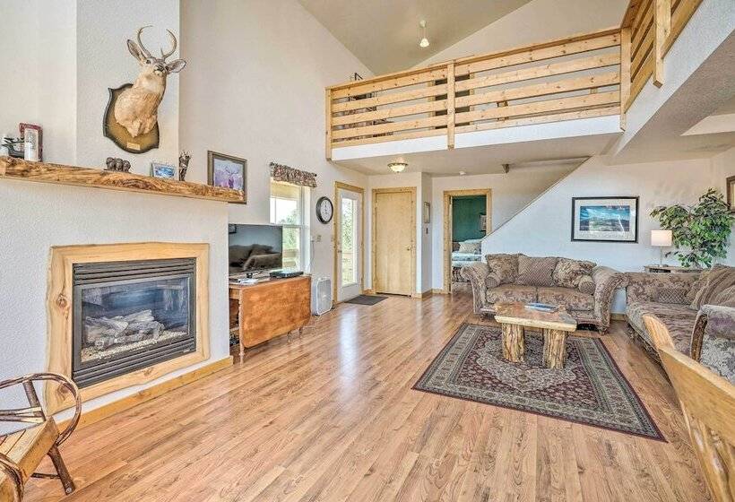 Rustic Florissant Cabin: 4 Acres & Mountain View!