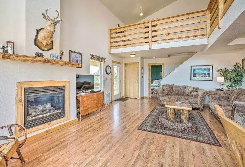 Rustic Florissant Cabin: 4 Acres & Mountain View!