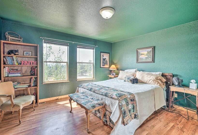 Rustic Florissant Cabin: 4 Acres & Mountain View!