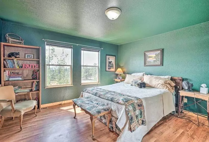 Rustic Florissant Cabin: 4 Acres & Mountain View!