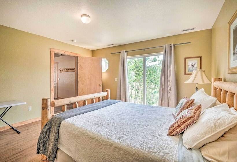 Rustic Florissant Cabin: 4 Acres & Mountain View!