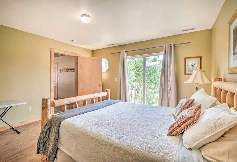 Rustic Florissant Cabin: 4 Acres & Mountain View!