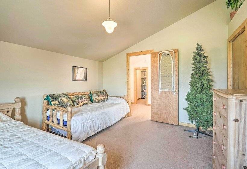 Rustic Florissant Cabin: 4 Acres & Mountain View!