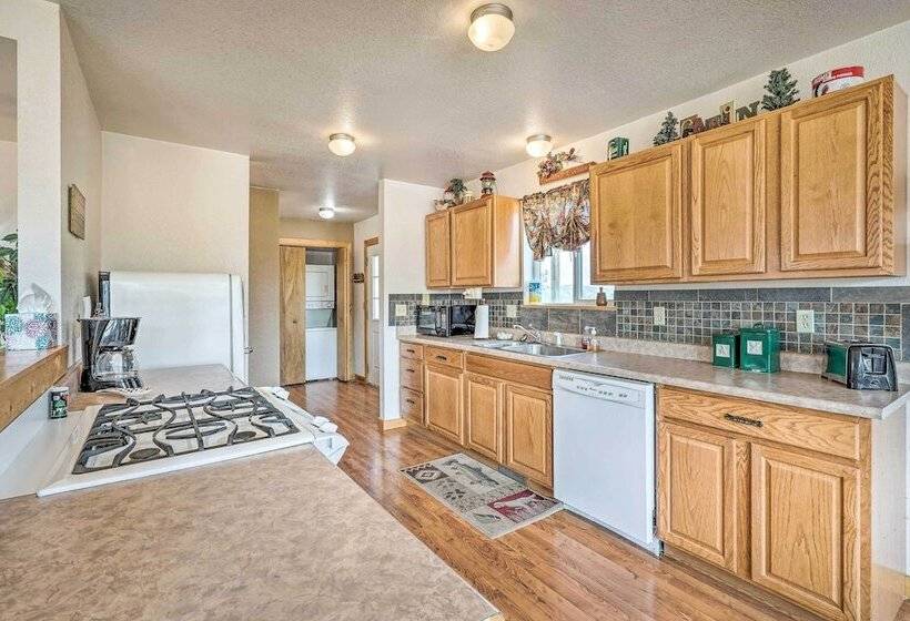 Rustic Florissant Cabin: 4 Acres & Mountain View!