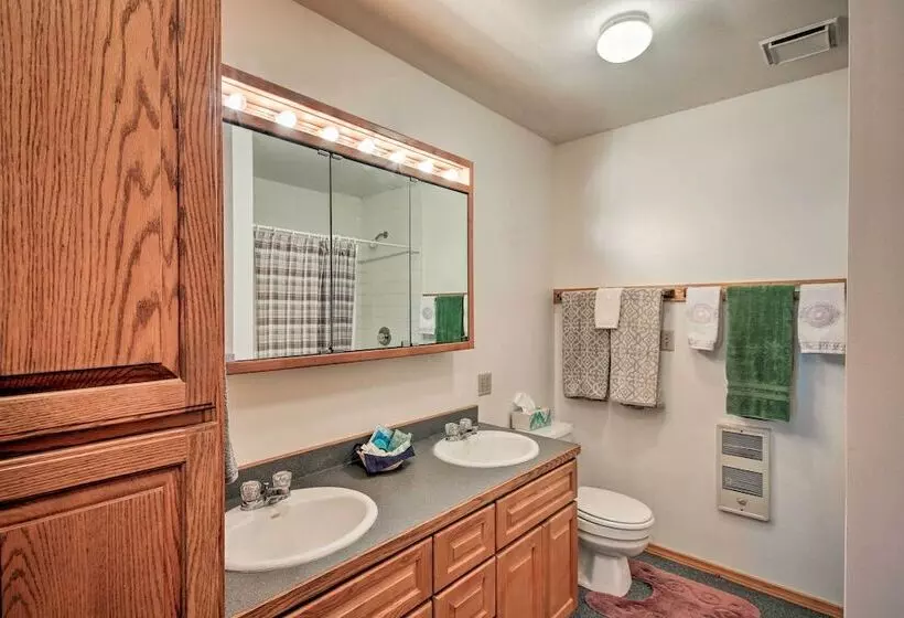 Scenic Kootenai Forest Home W/ Outdoor Living Area