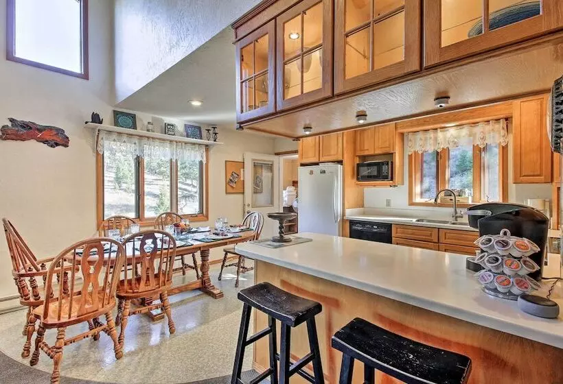 Scenic Kootenai Forest Home W/ Outdoor Living Area