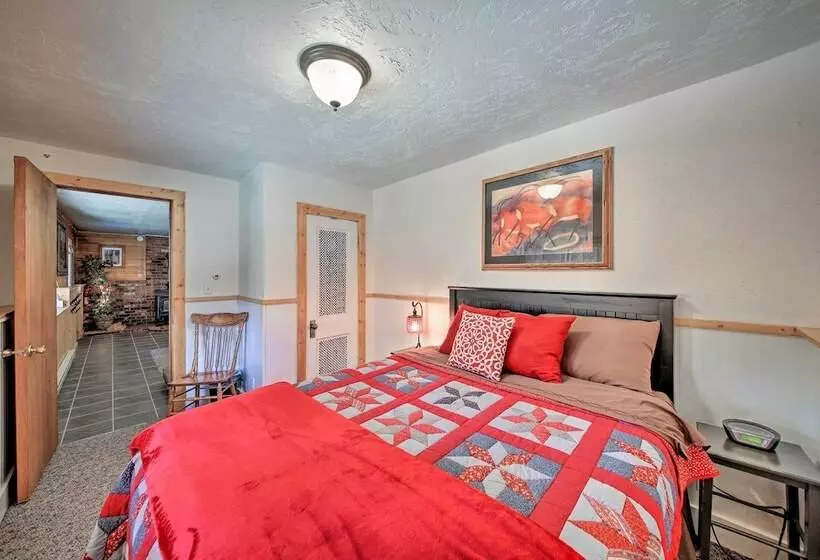 Scenic Kootenai Forest Home W/ Outdoor Living Area