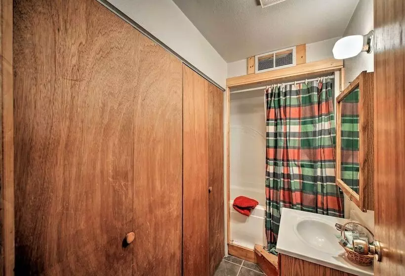 Scenic Kootenai Forest Home W/ Outdoor Living Area