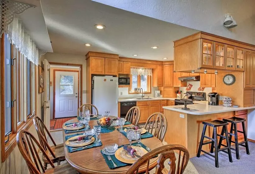 Scenic Kootenai Forest Home W/ Outdoor Living Area