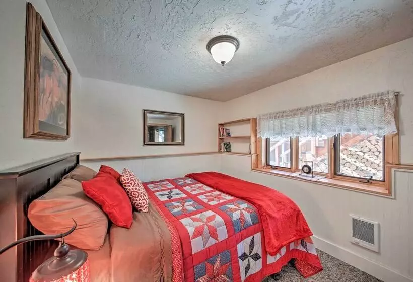 Scenic Kootenai Forest Home W/ Outdoor Living Area