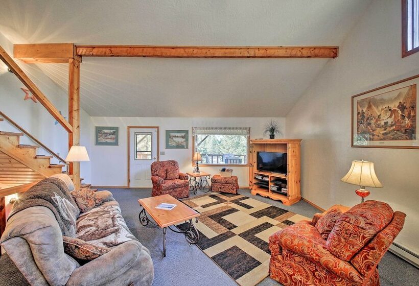 Scenic Kootenai Forest Home W/ Outdoor Living Area