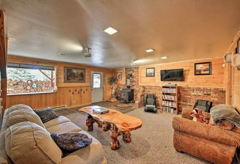 Scenic Kootenai Forest Home W/ Outdoor Living Area