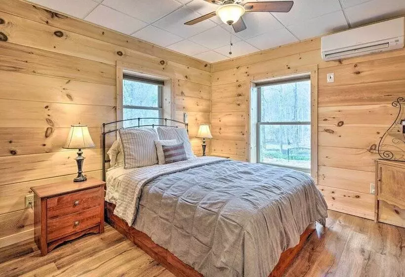 Secluded Black Mountain Cabin W/ On Site Pond!
