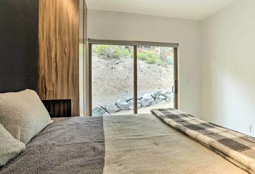 Sleek & Spacious Incline Village Hideaway!