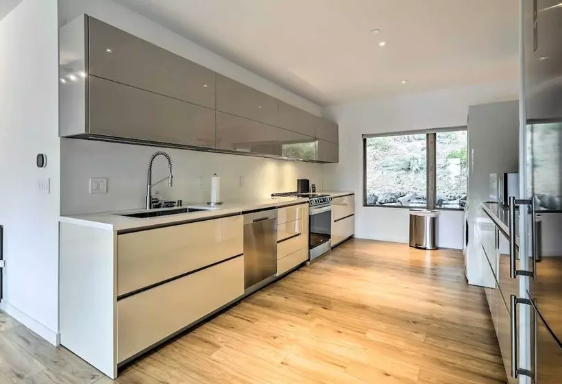 Sleek & Spacious Incline Village Hideaway!