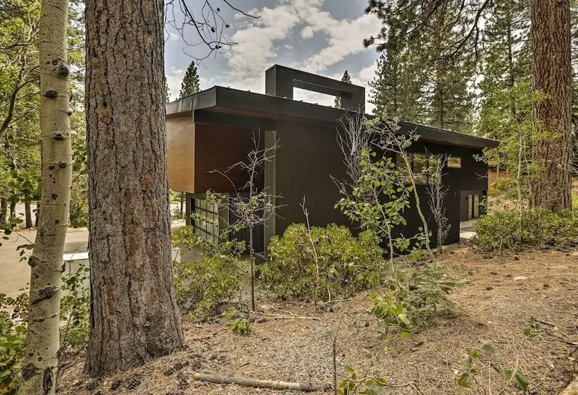 Sleek & Spacious Incline Village Hideaway!