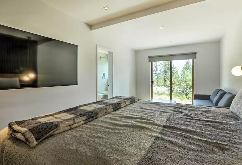 Sleek & Spacious Incline Village Hideaway!