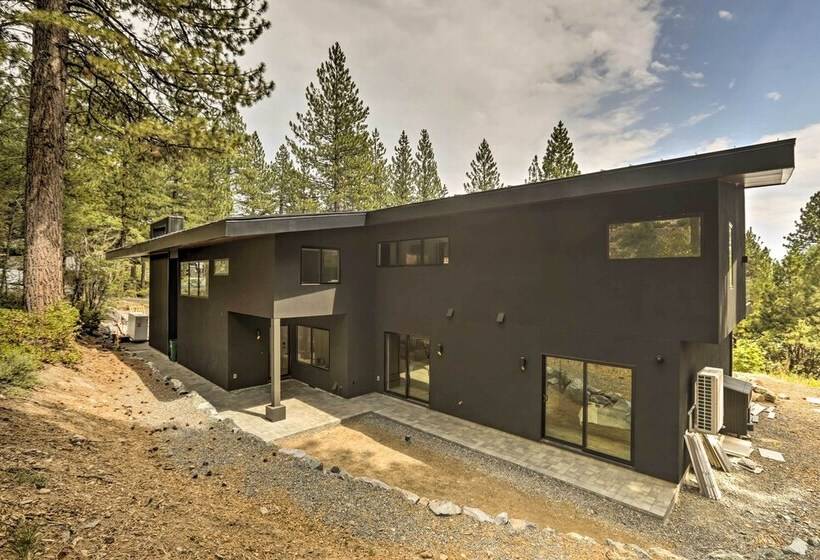 Sleek & Spacious Incline Village Hideaway!