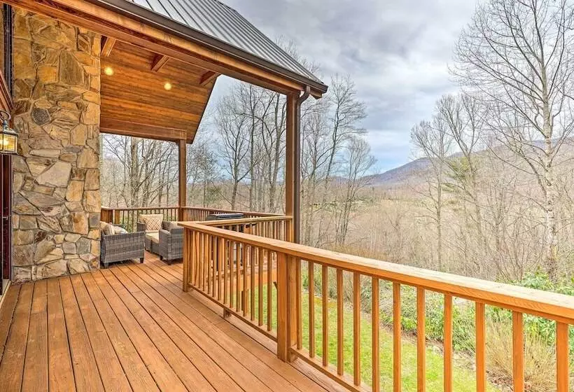 Game Room & Fire Pit: Spacious Elk Park Lodge!