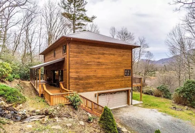 Game Room & Fire Pit: Spacious Elk Park Lodge!