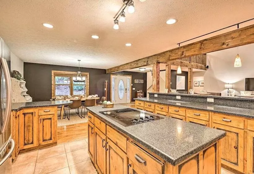 Game Room & Fire Pit: Spacious Elk Park Lodge!