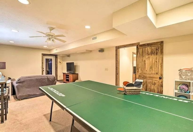 Game Room & Fire Pit: Spacious Elk Park Lodge!