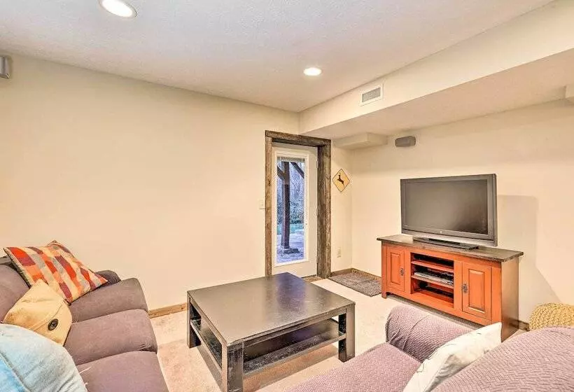 Game Room & Fire Pit: Spacious Elk Park Lodge!