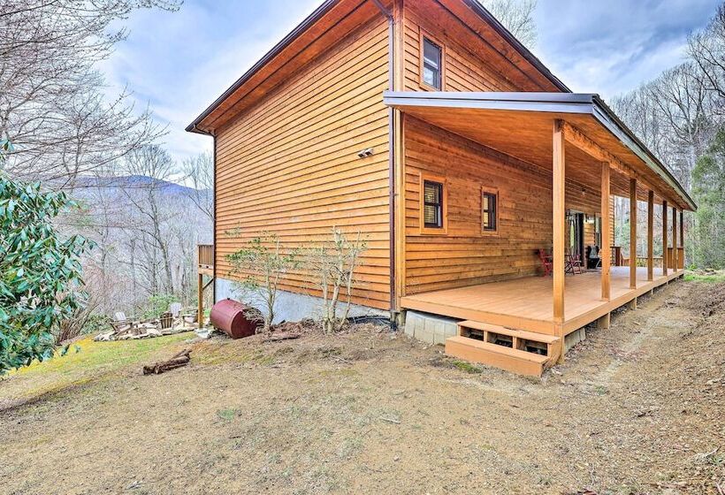 Game Room & Fire Pit: Spacious Elk Park Lodge!