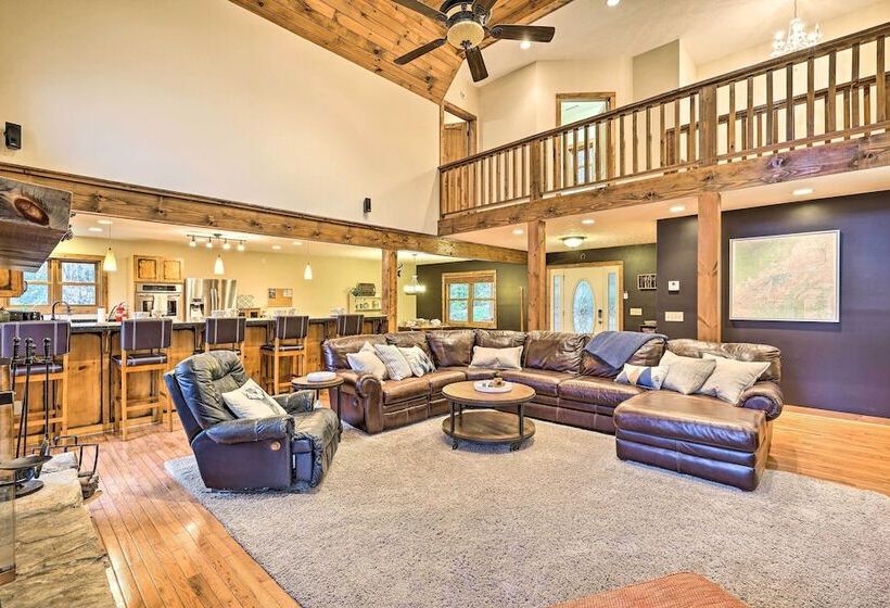Game Room & Fire Pit: Spacious Elk Park Lodge!