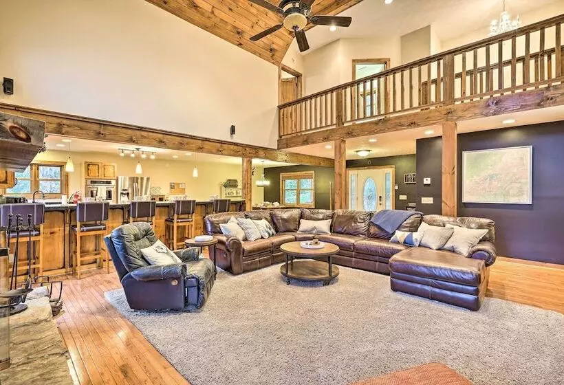 Game Room & Fire Pit: Spacious Elk Park Lodge!
