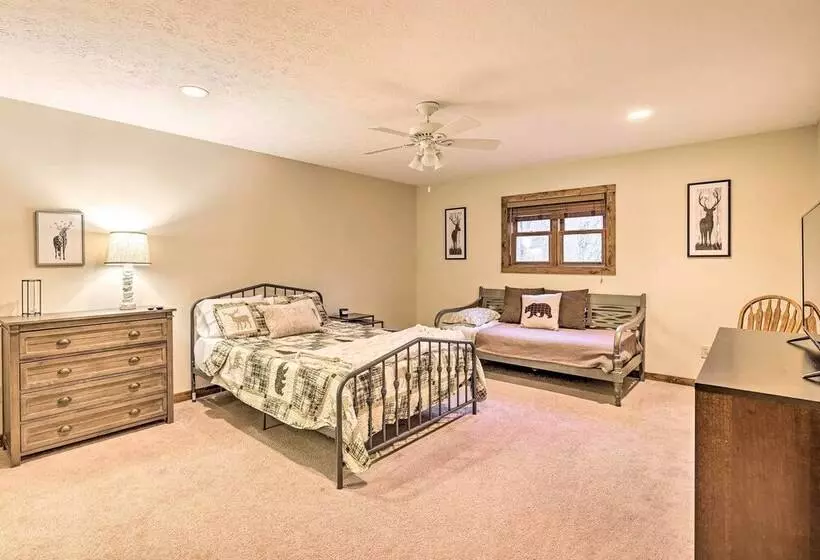 Game Room & Fire Pit: Spacious Elk Park Lodge!