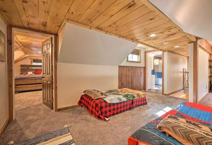 Spacious Escape W/ Deck & Ponds Near Skiing!