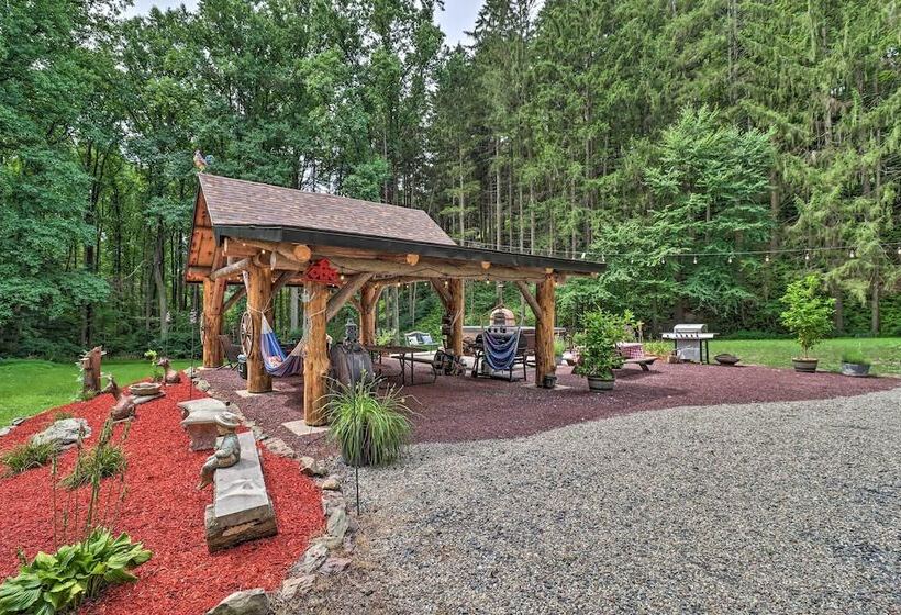 Spacious Escape W/ Deck & Ponds Near Skiing!