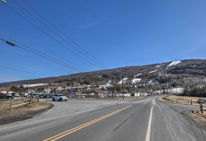 Spacious Escape W/ Deck & Ponds Near Skiing!