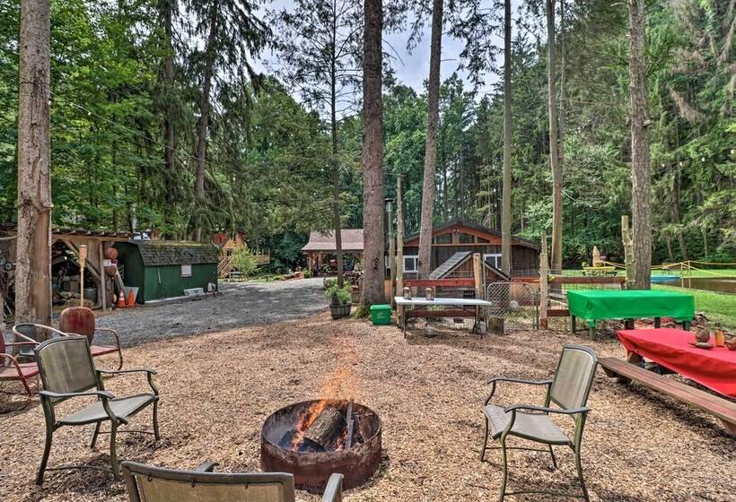 Spacious Escape W/ Deck & Ponds Near Skiing!